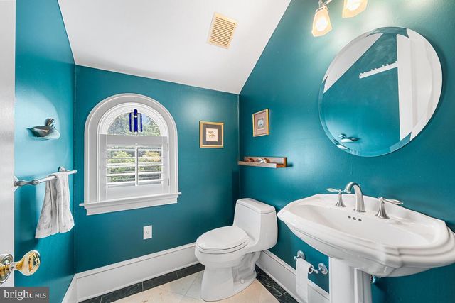 2 TODMORDEN LN, Rose Valley, PA 19086