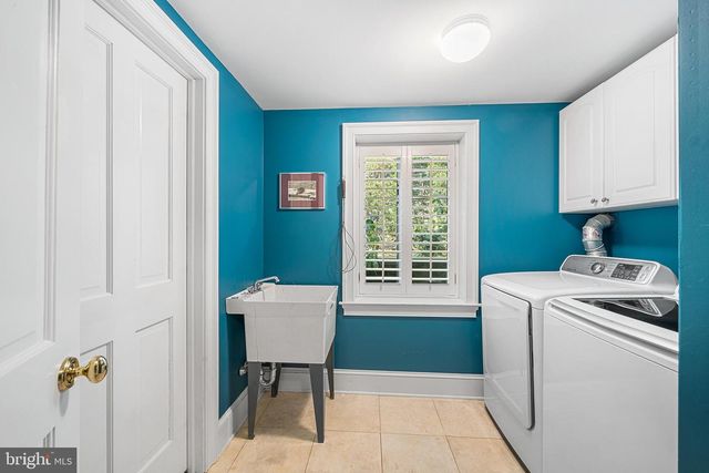2 TODMORDEN LN, Rose Valley, PA 19086