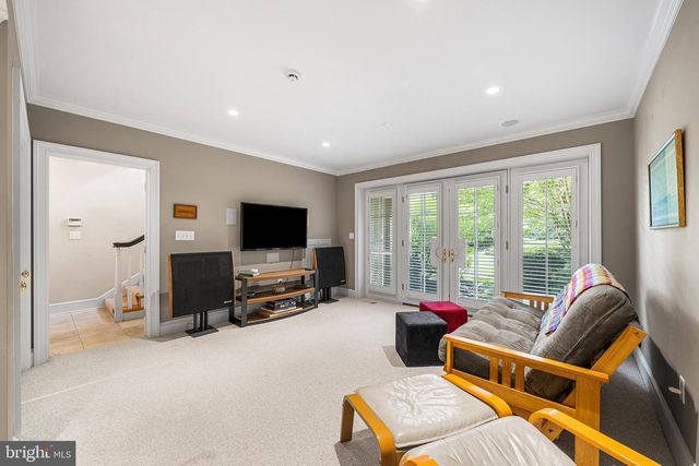 2 TODMORDEN LN, Rose Valley, PA 19086