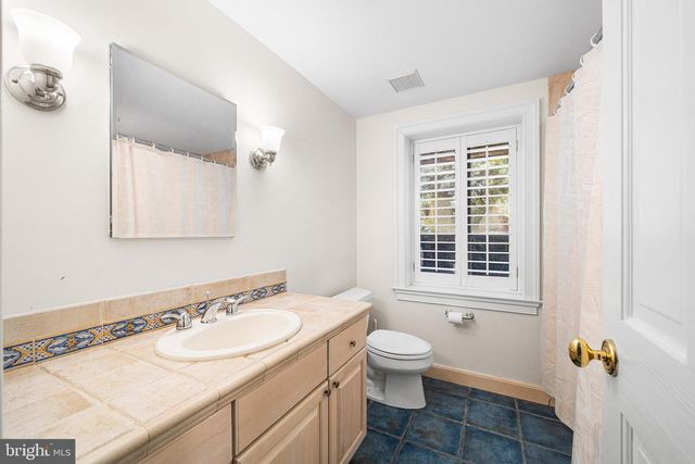 2 TODMORDEN LN, Rose Valley, PA 19086