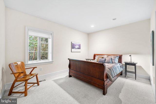 2 TODMORDEN LN, Rose Valley, PA 19086