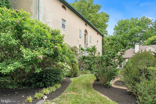 2 TODMORDEN LN, Rose Valley, PA 19086