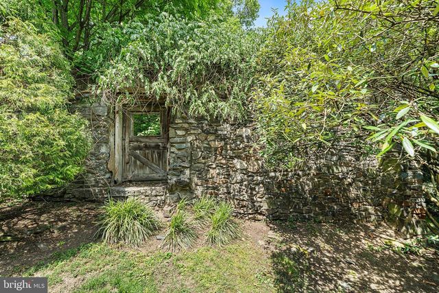 2 TODMORDEN LN, Rose Valley, PA 19086