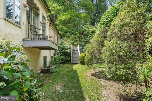 2 TODMORDEN LN, Rose Valley, PA 19086