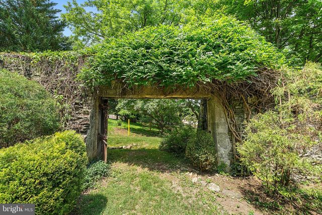2 TODMORDEN LN, Rose Valley, PA 19086