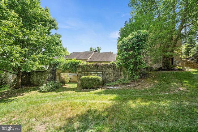 2 TODMORDEN LN, Rose Valley, PA 19086