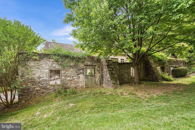 2 TODMORDEN LN, Rose Valley, PA 19086