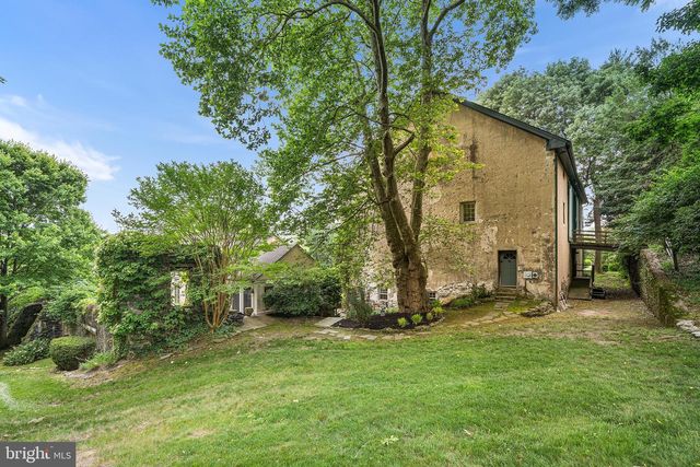 2 TODMORDEN LN, Rose Valley, PA 19086