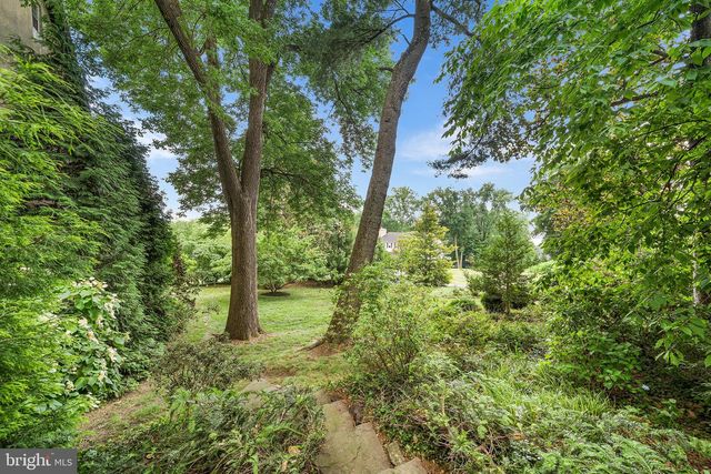 2 TODMORDEN LN, Rose Valley, PA 19086