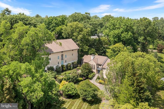 2 TODMORDEN LN, Rose Valley, PA 19086