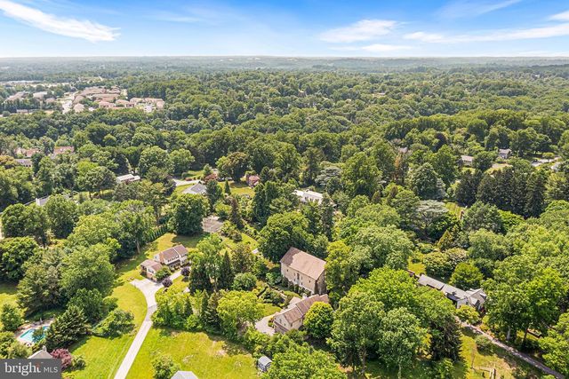 2 TODMORDEN LN, Rose Valley, PA 19086