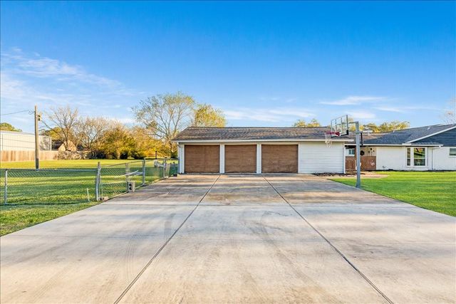 3809 Wingtail Way, Pearland, TX 77584