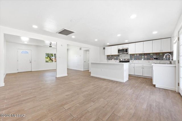 8581 E Lee Place, Tucson, AZ 85715