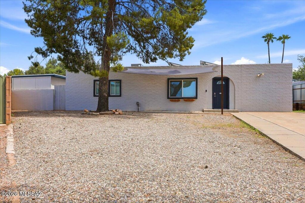 8581 E Lee Place, Tucson, AZ 85715