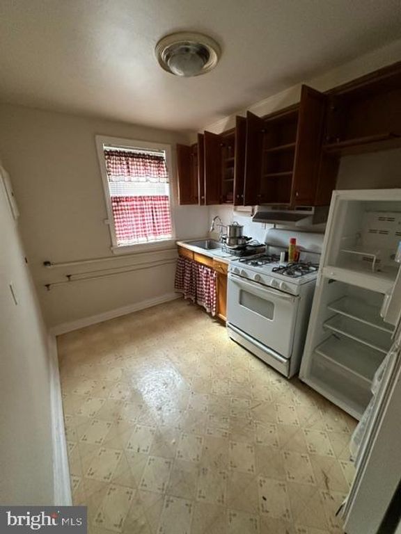 1015 SAVILLE AVE, CRUM LYNNE, PA 19022 — photo 2