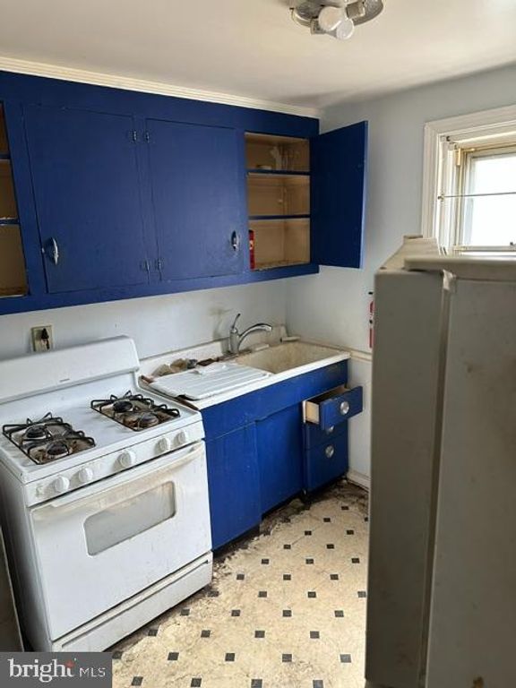 1015 SAVILLE AVE, CRUM LYNNE, PA 19022 — photo 3