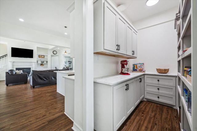 4112 Leslies Way, Dickinson, TX 77539