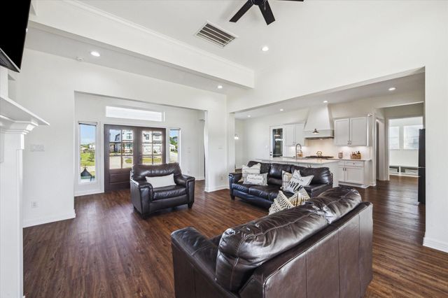 4112 Leslies Way, Dickinson, TX 77539