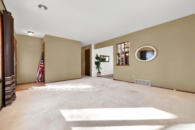 2604 E Birchwood AVENUE, Cudahy, WI 53110