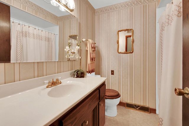 2604 E Birchwood AVENUE, Cudahy, WI 53110