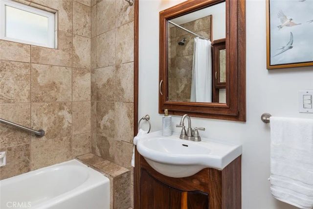 2832 Mayfield Ave., La Crescenta, CA 91214
