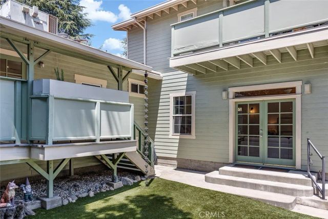 2832 Mayfield Ave., La Crescenta, CA 91214