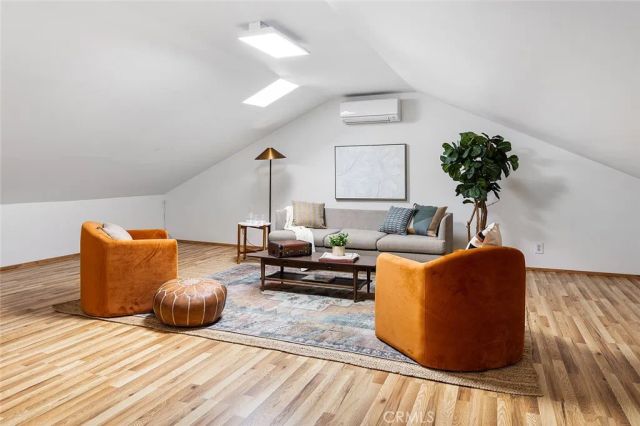 2832 Mayfield Ave., La Crescenta, CA 91214