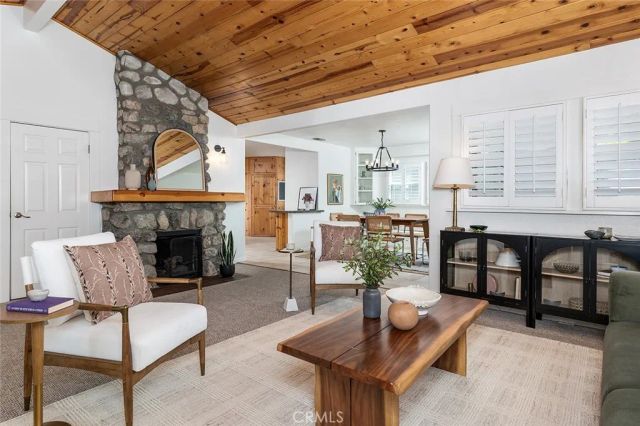 2832 Mayfield Ave., La Crescenta, CA 91214