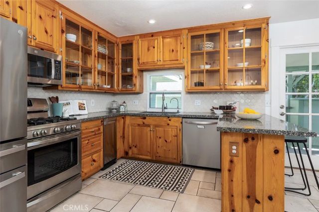 2832 Mayfield Ave., La Crescenta, CA 91214