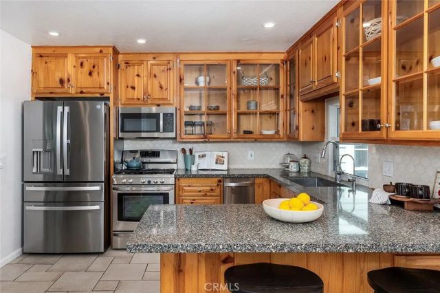 2832 Mayfield Ave., La Crescenta, CA 91214