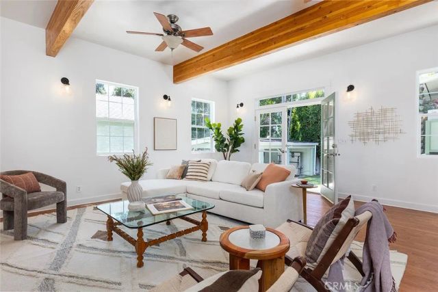2832 Mayfield Ave., La Crescenta, CA 91214
