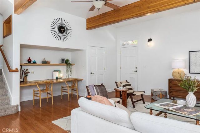 2832 Mayfield Ave., La Crescenta, CA 91214