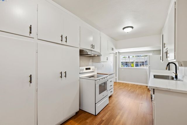666 Bluefield Ln, Hayward, CA 94541