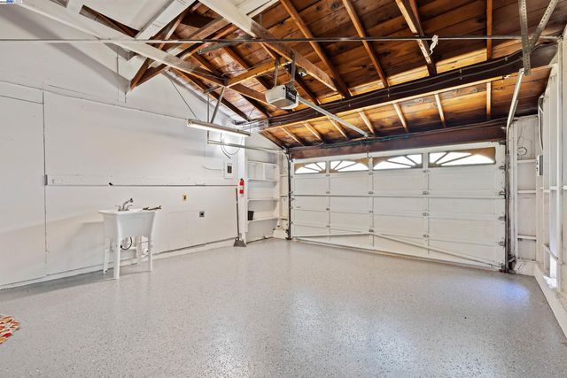 666 Bluefield Ln, Hayward, CA 94541