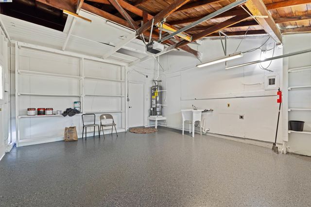 666 Bluefield Ln, Hayward, CA 94541