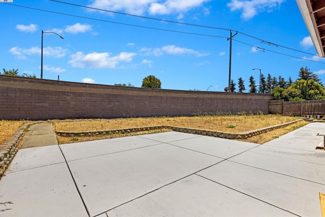 666 Bluefield Ln, Hayward, CA 94541