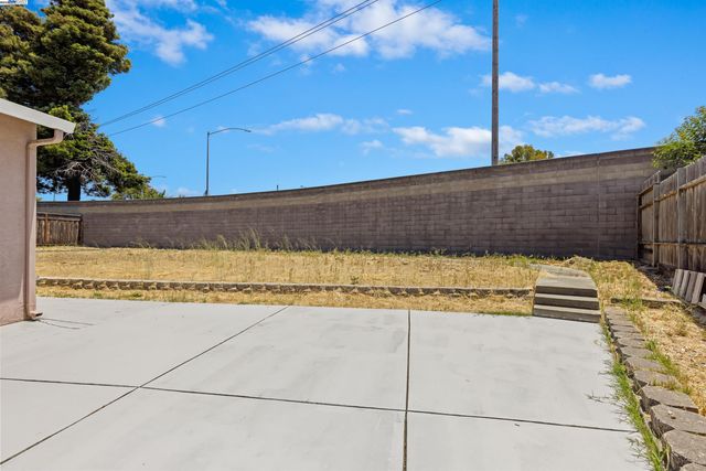 666 Bluefield Ln, Hayward, CA 94541