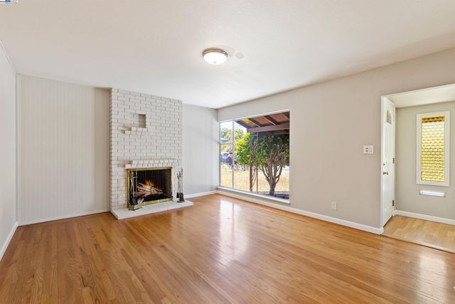 666 Bluefield Ln, Hayward, CA 94541