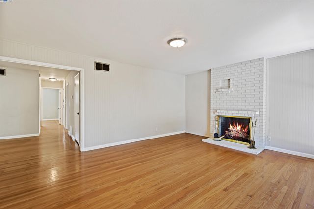 666 Bluefield Ln, Hayward, CA 94541