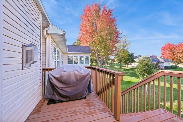 2255 Blairsferry Crossing, Hiawatha, IA 52233