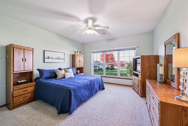 2255 Blairsferry Crossing, Hiawatha, IA 52233