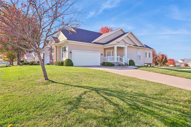 2255 Blairsferry Crossing, Hiawatha, IA 52233