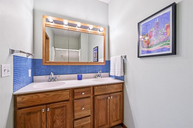 2255 Blairsferry Crossing, Hiawatha, IA 52233