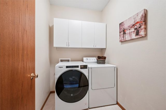 2255 Blairsferry Crossing, Hiawatha, IA 52233