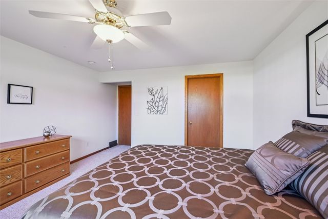 2255 Blairsferry Crossing, Hiawatha, IA 52233