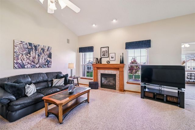 2255 Blairsferry Crossing, Hiawatha, IA 52233