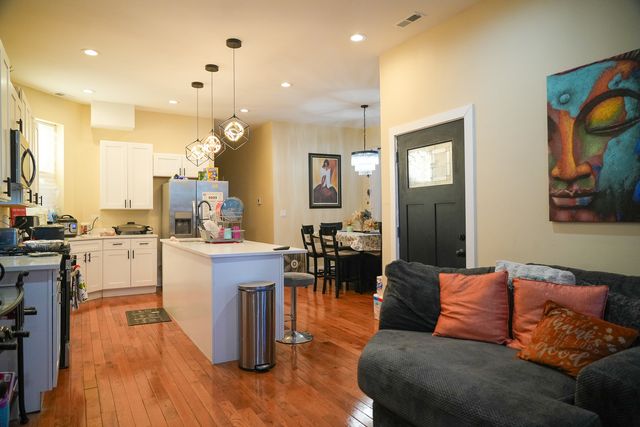 3919 W Flournoy Street, Chicago, IL 60624