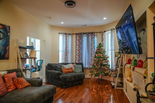 3919 W Flournoy Street, Chicago, IL 60624