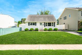 14 Crocus Court, West Babylon, NY 11704