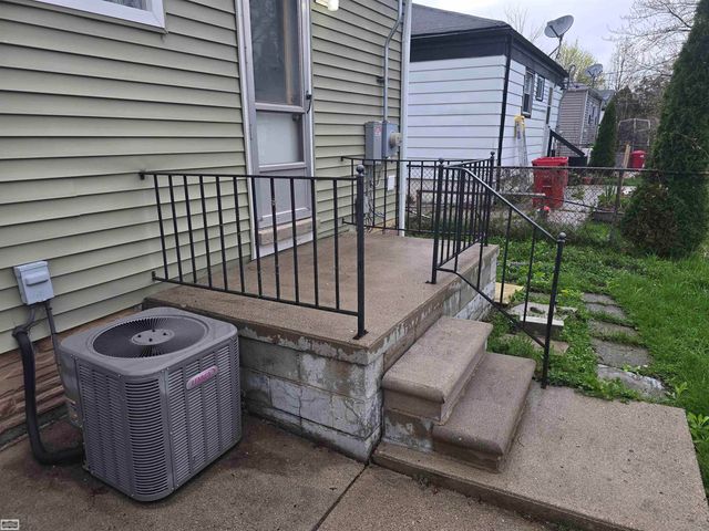24676 Lambrecht Street, Eastpointe, MI 48021